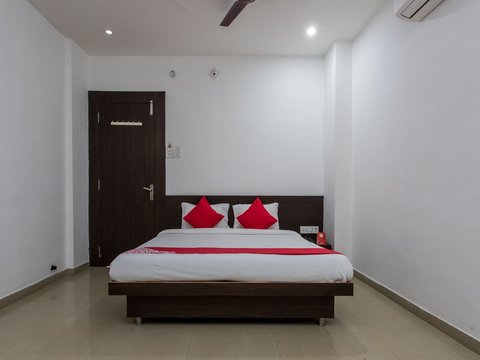 Oyo 9969 Hotel Kshipra Dham Уджайн Екстериор снимка