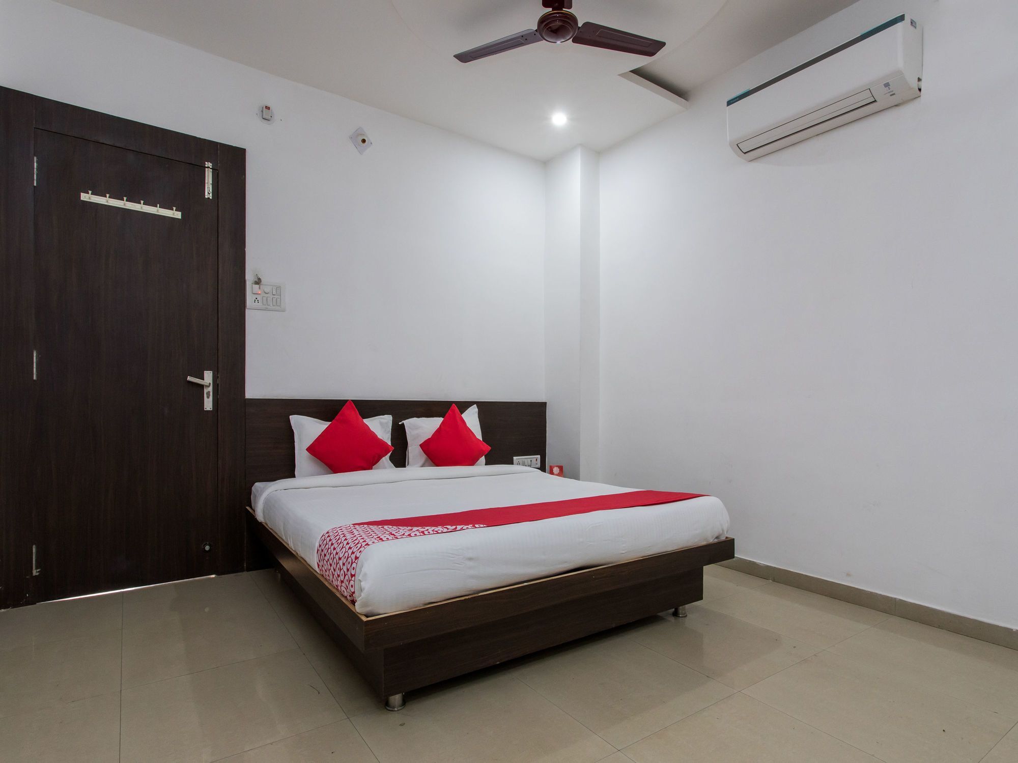 Oyo 9969 Hotel Kshipra Dham Уджайн Екстериор снимка