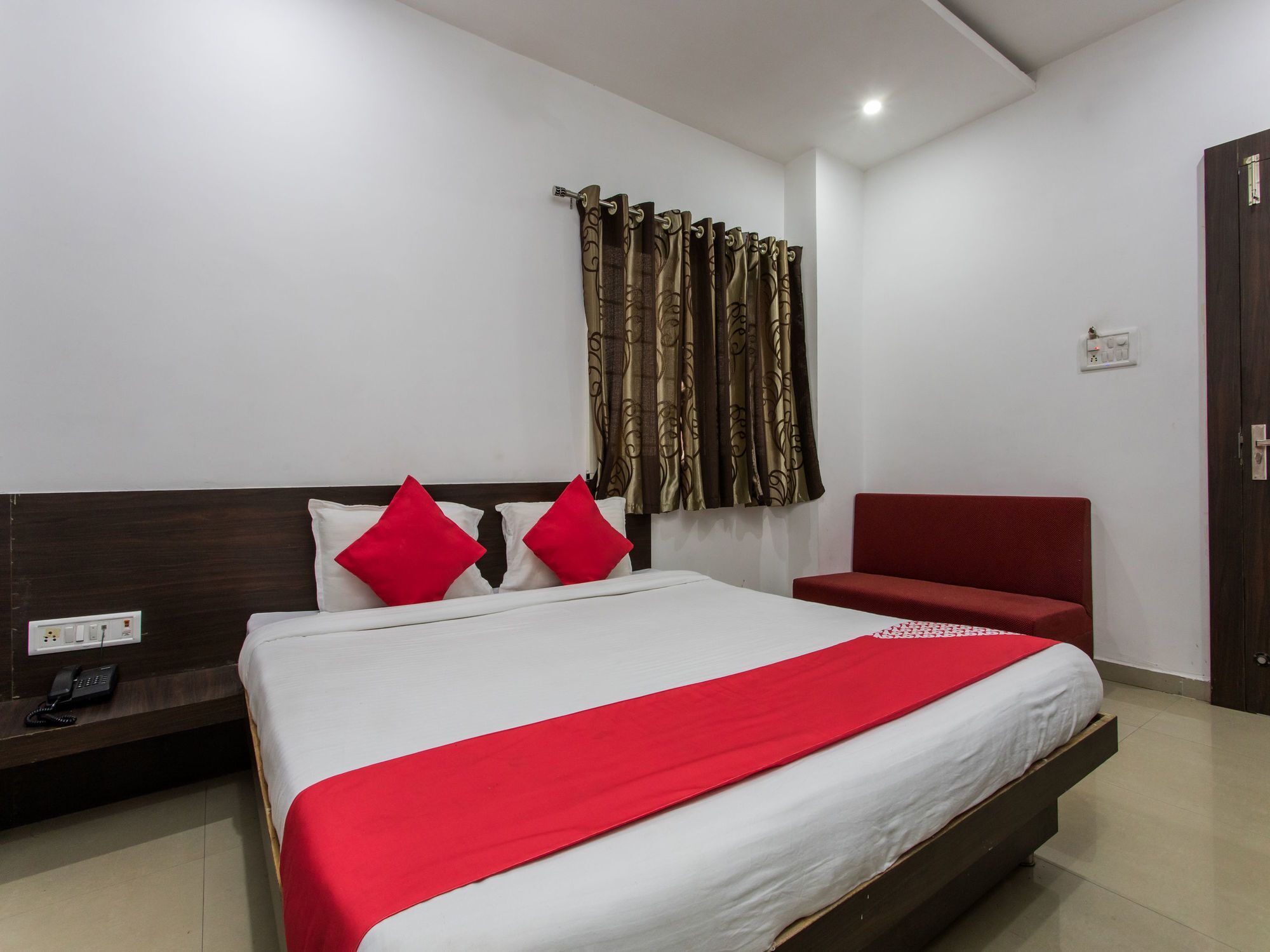 Oyo 9969 Hotel Kshipra Dham Уджайн Екстериор снимка