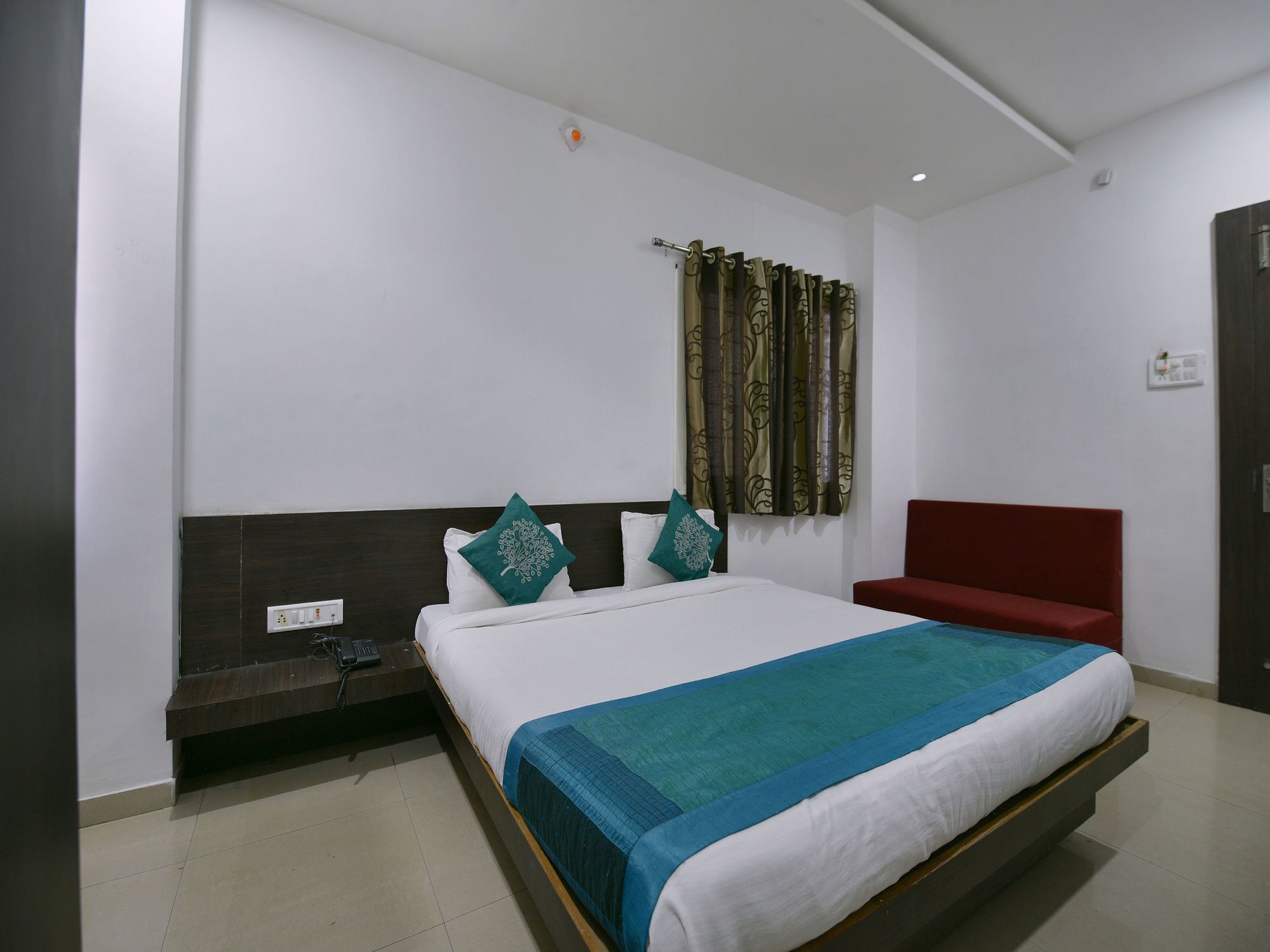 Oyo 9969 Hotel Kshipra Dham Уджайн Екстериор снимка
